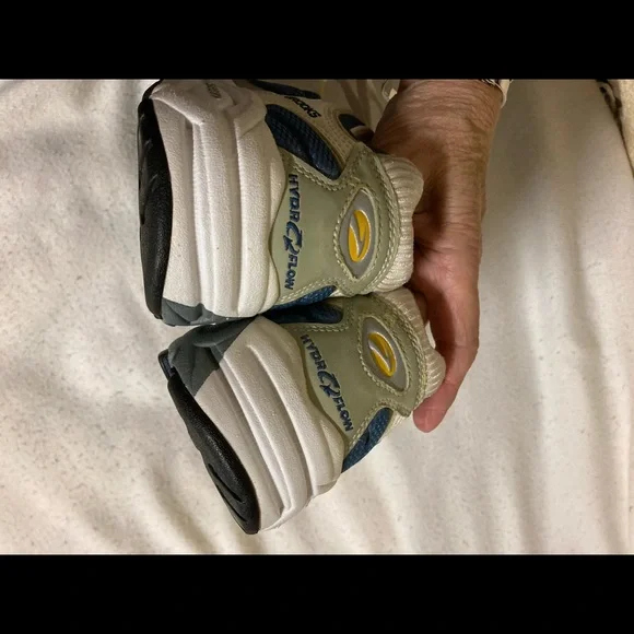 Brooks Addiction -5 Running Shoe(7 1/2) - Picture 6 of 7